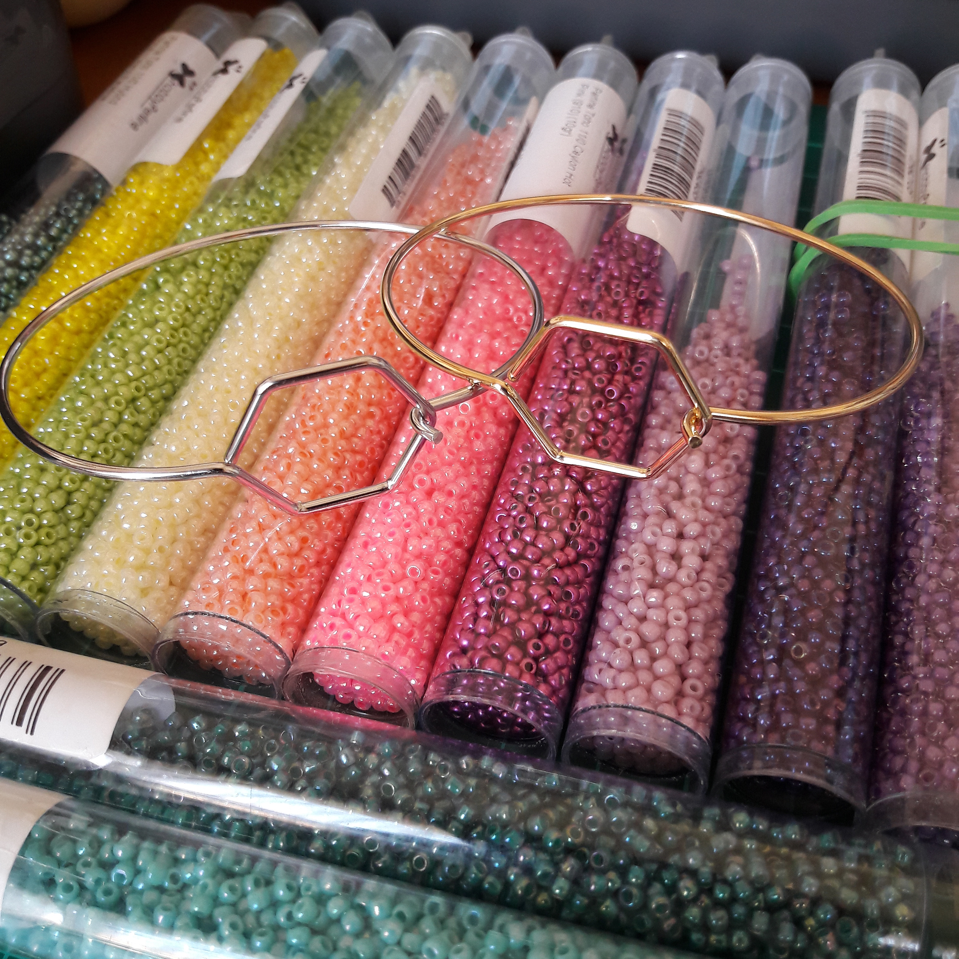 Bracciali di perline colorati tubolari chenille